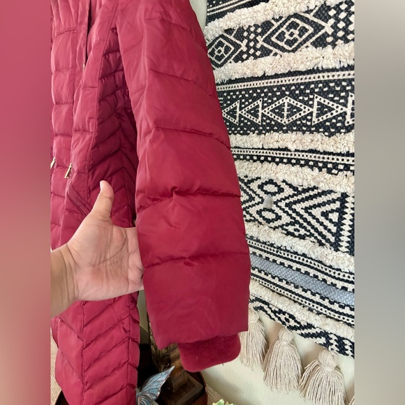 MK down parka very stylish and functional for colder weather - Picture 5 of 10